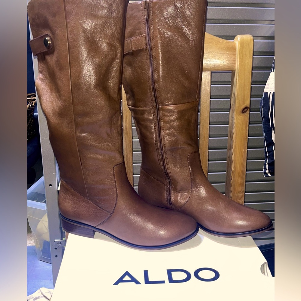 Aldo Ginnis Boots, women’s size 9 US in a caramel colour!